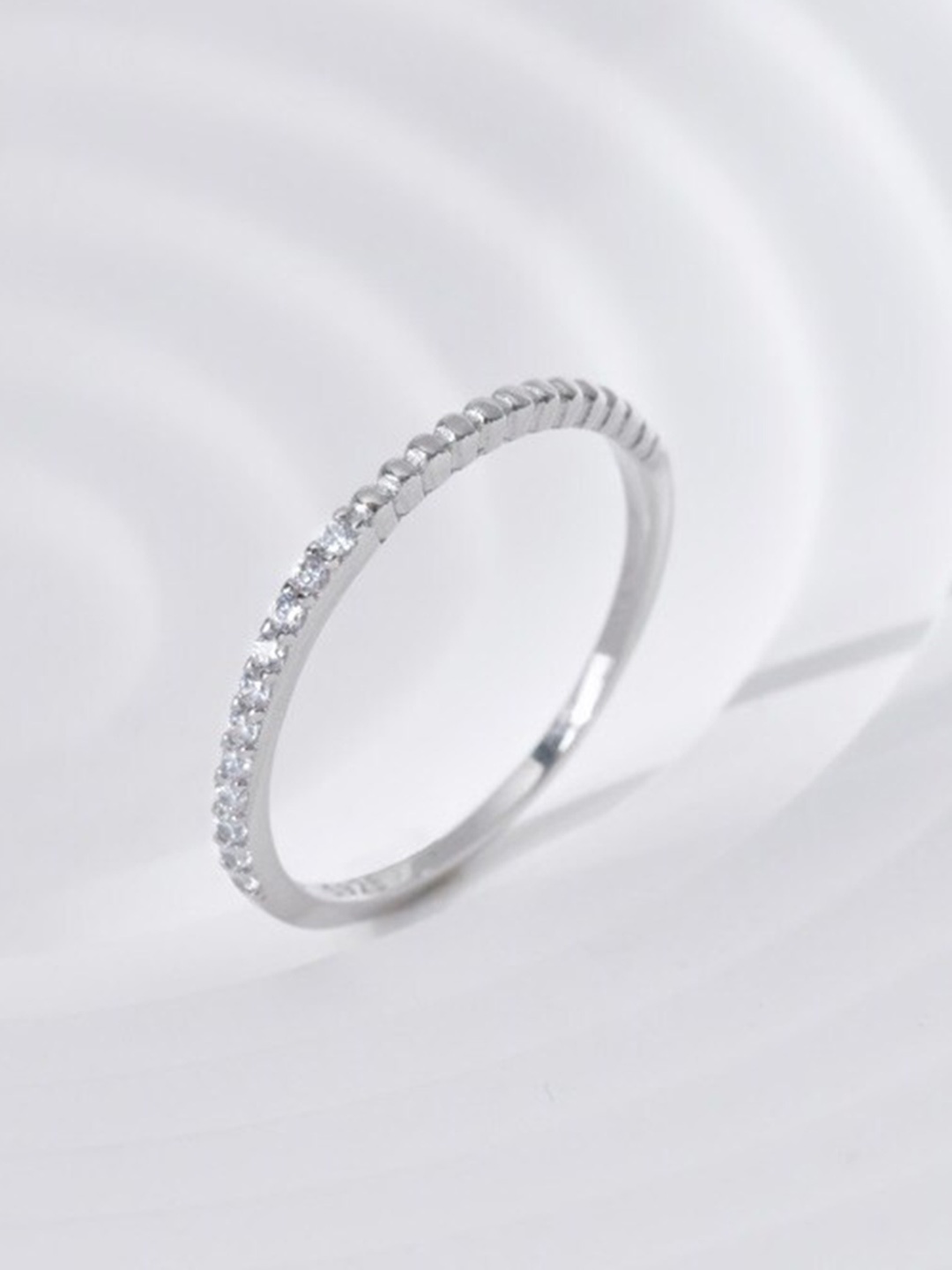 

MISS JO 92.5 Sterling Silver Stone Studded Chainlink Finger Ring