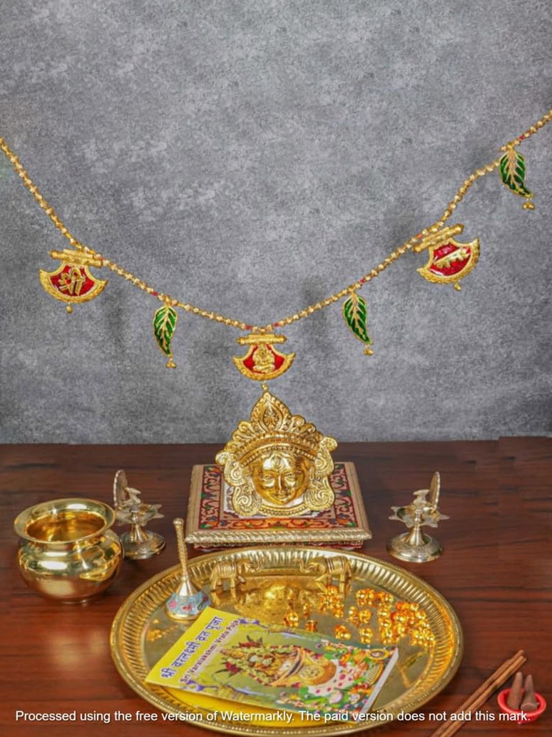 

Divyakosh Beige & Green Leaf Metal Bandarwal Thoranam For Festivals, Gold