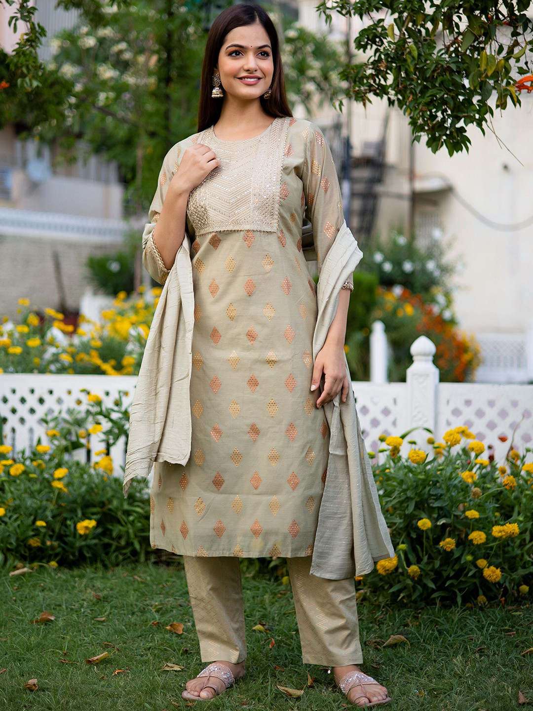 

misbis Ethnic Motifs Printed Gotta patti Chanderi Cotton Kurta & Pyjamas With Dupatta, Grey