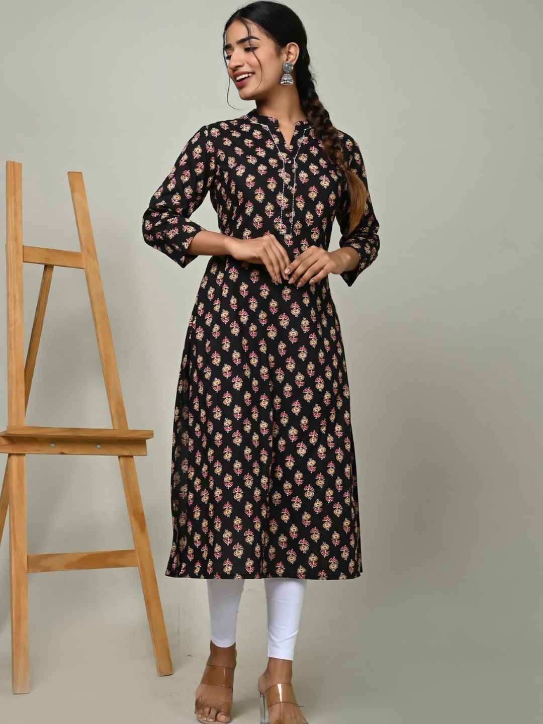 

Nishika Floral Printed Mandarin Collar Thread Work Pure Cotton Kurta, Black