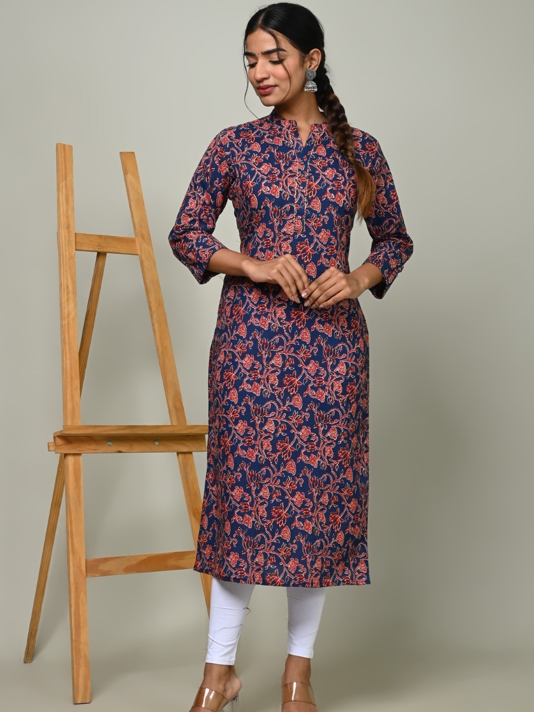 

Nishika Floral Printed Mandarin Collar Thread Work Kurta, Blue