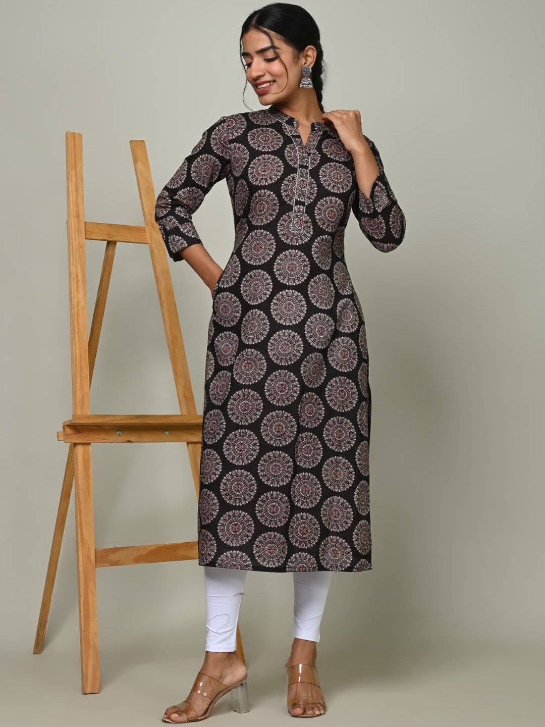 

Nishika Ethnic Motifs Printed Thread Work Block Print Kurta, Black