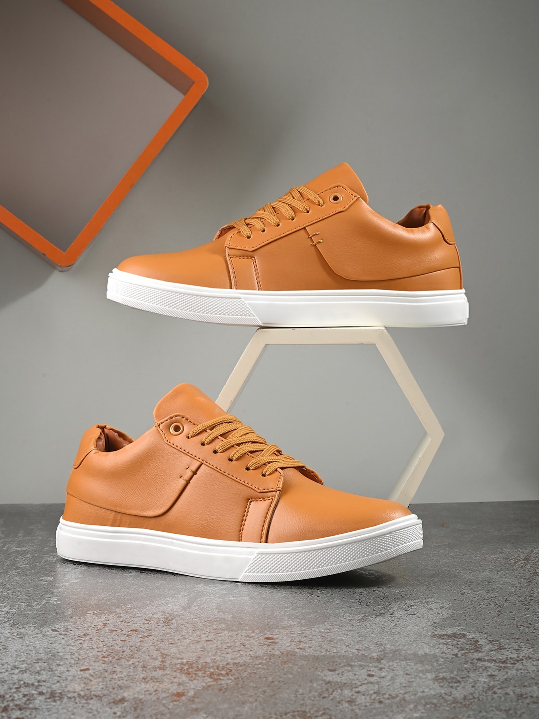 

The Roadster Lifestyle Co. Men Tan Lace-Up Contrast Sole Casual Sneakers