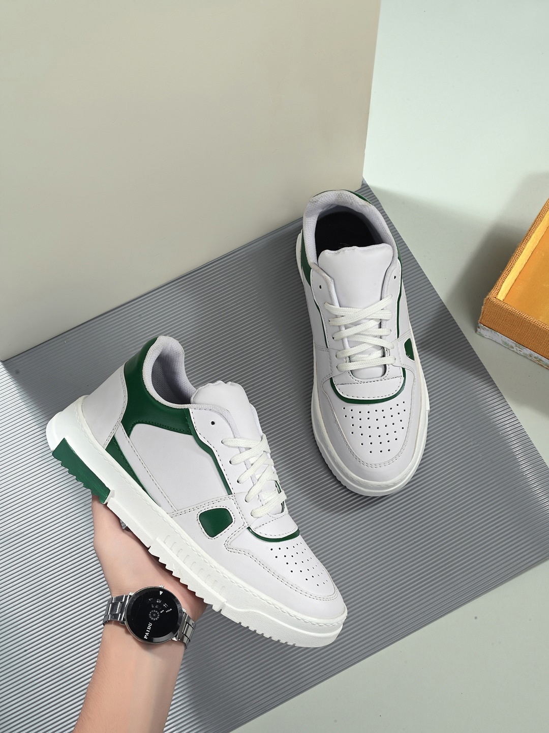 

Mast & Harbour Men White & Green Perforated Sneakers