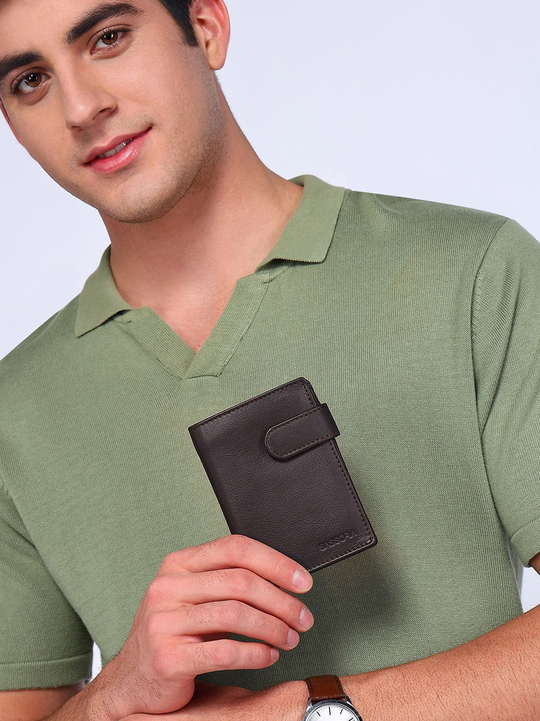 

Sassora Unisex Leather Two Fold Wallet, Brown