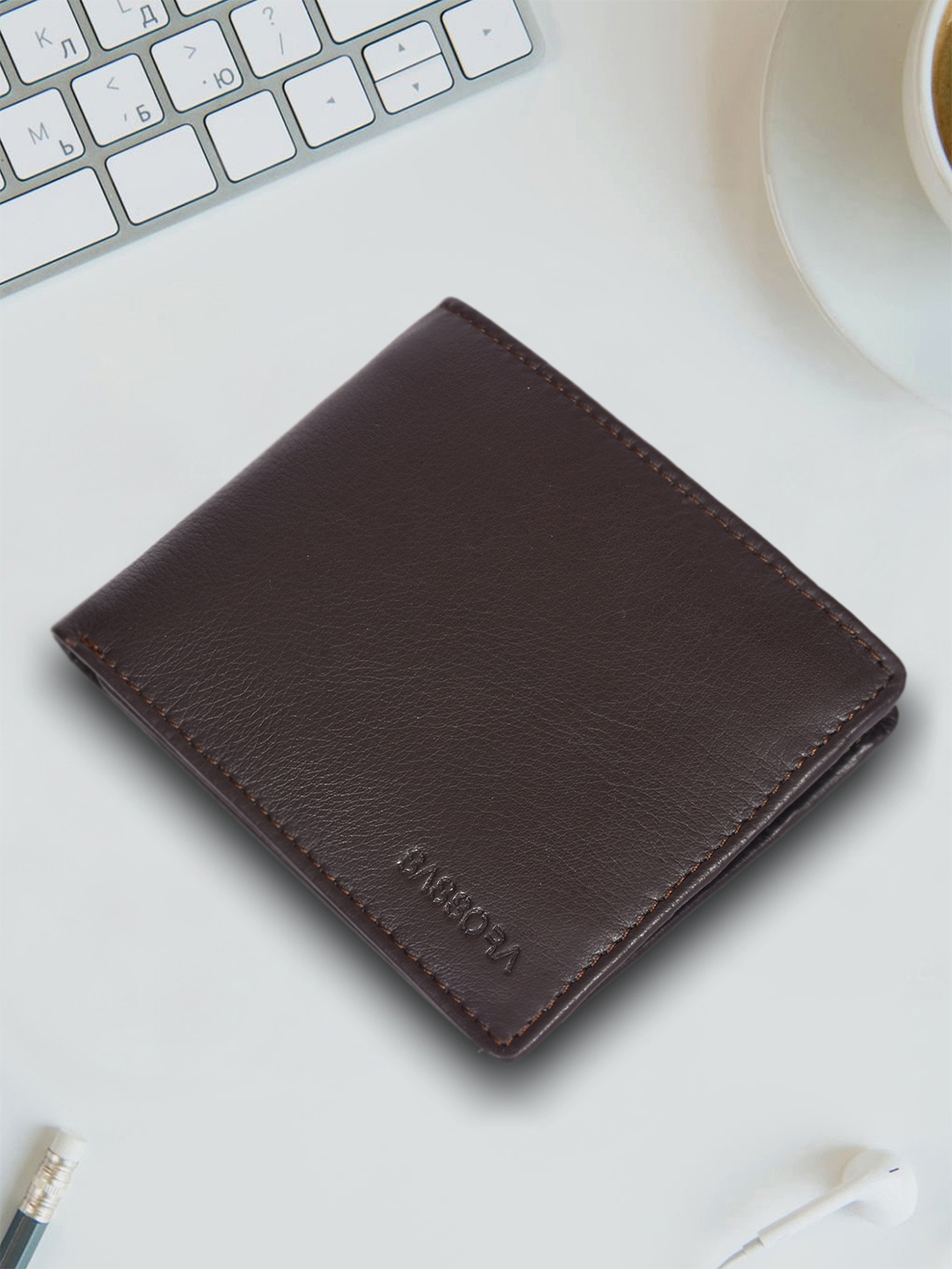 

Sassora Unisex Leather Two Fold Bi-Fold Wallet, Brown