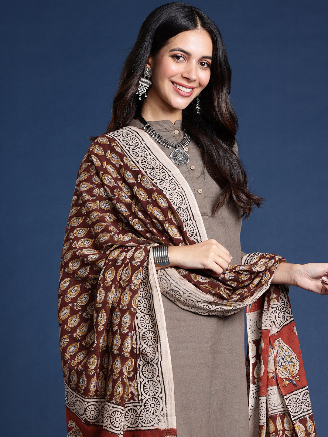 

Taavi Paisley Printed Cotton Kalamkari Dupatta, Brown