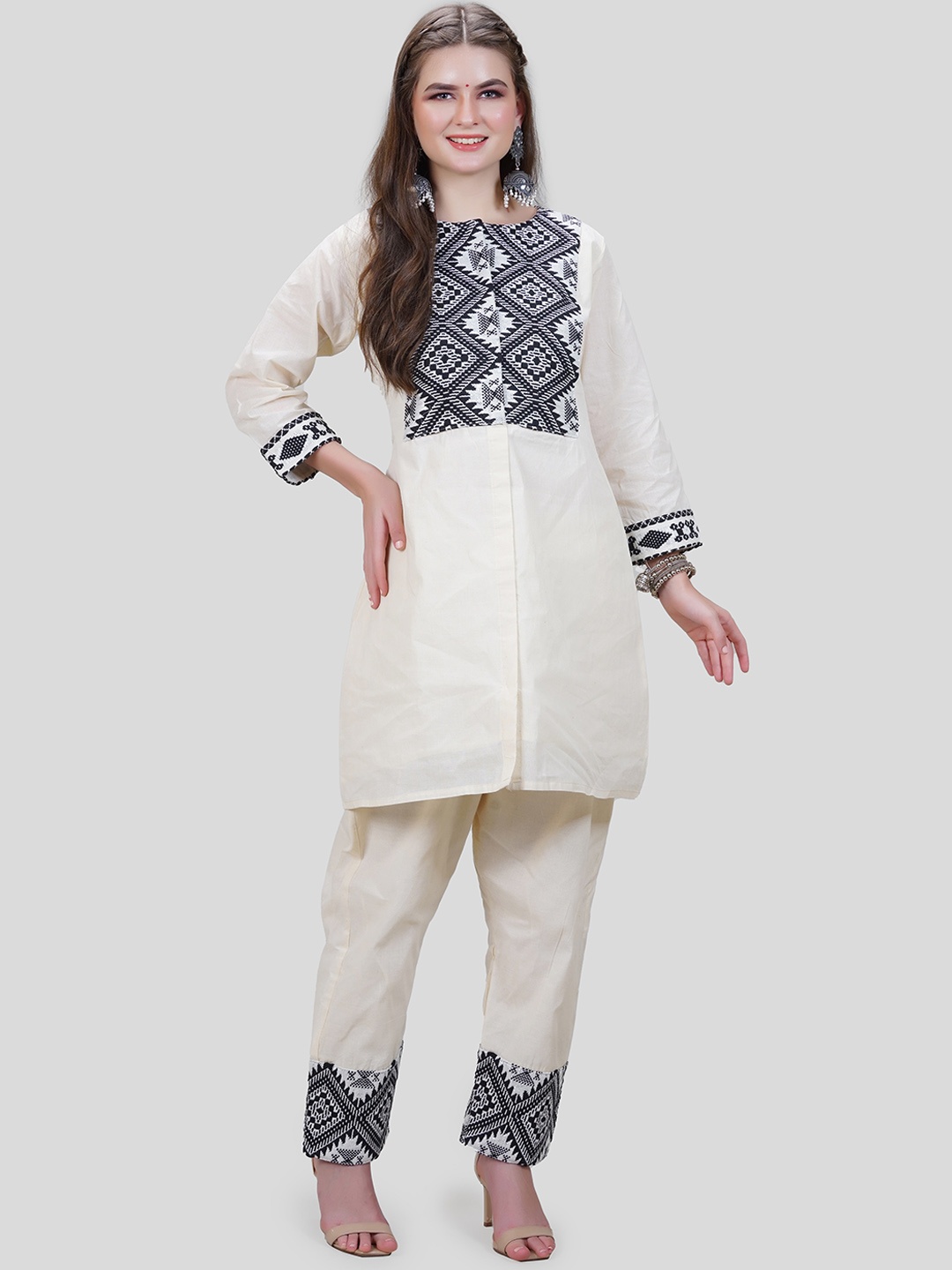 

MEHNAM Yoke Design Regular Pure Cotton Kurta with Trousers, Off white