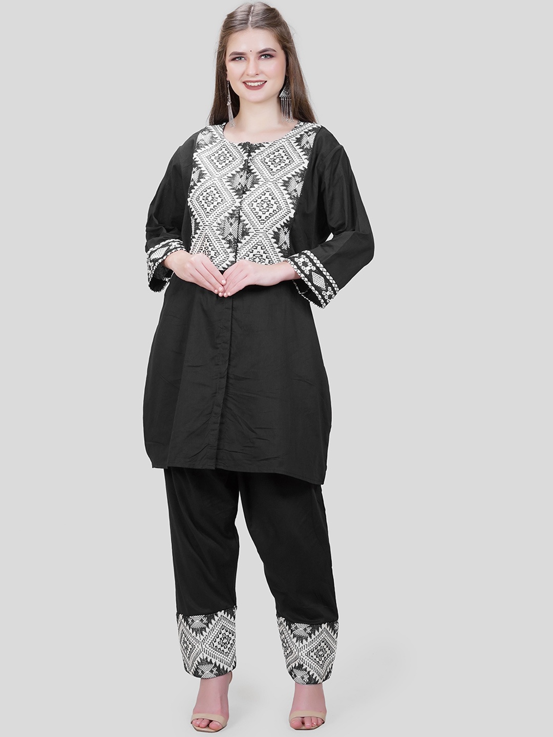 

MEHNAM Ethnic Motifs Embroidered Regular Pure Cotton Kurta with Trousers, Black