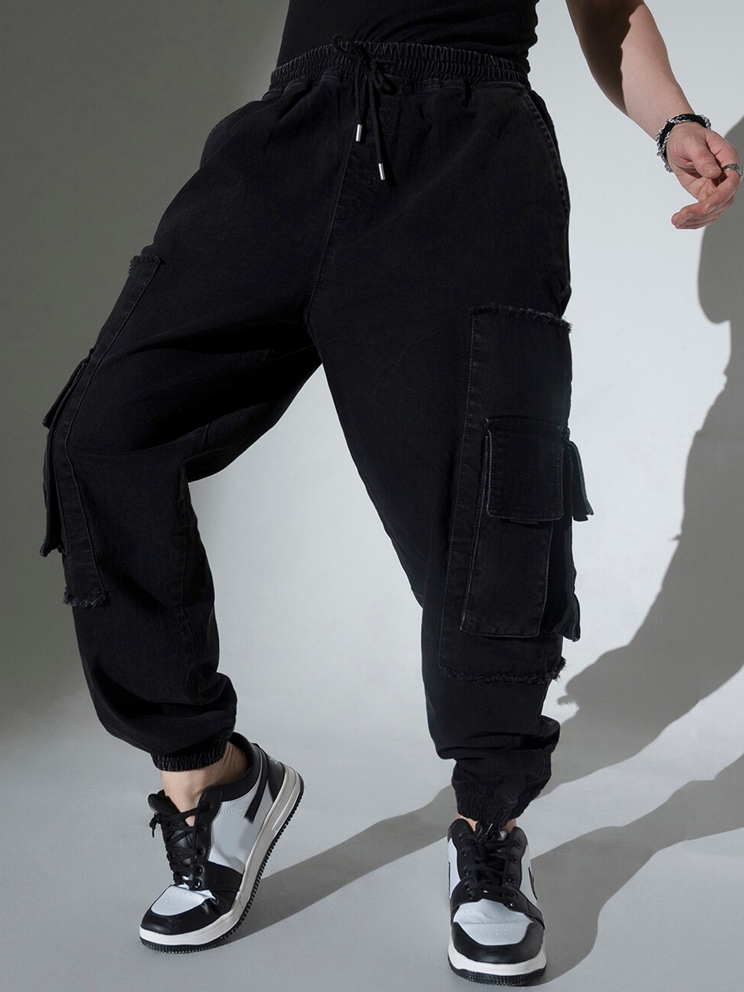 

Hubberholme Men Clean Look Mid-Rise Relaxed Fit Stretchable Joggers, Black