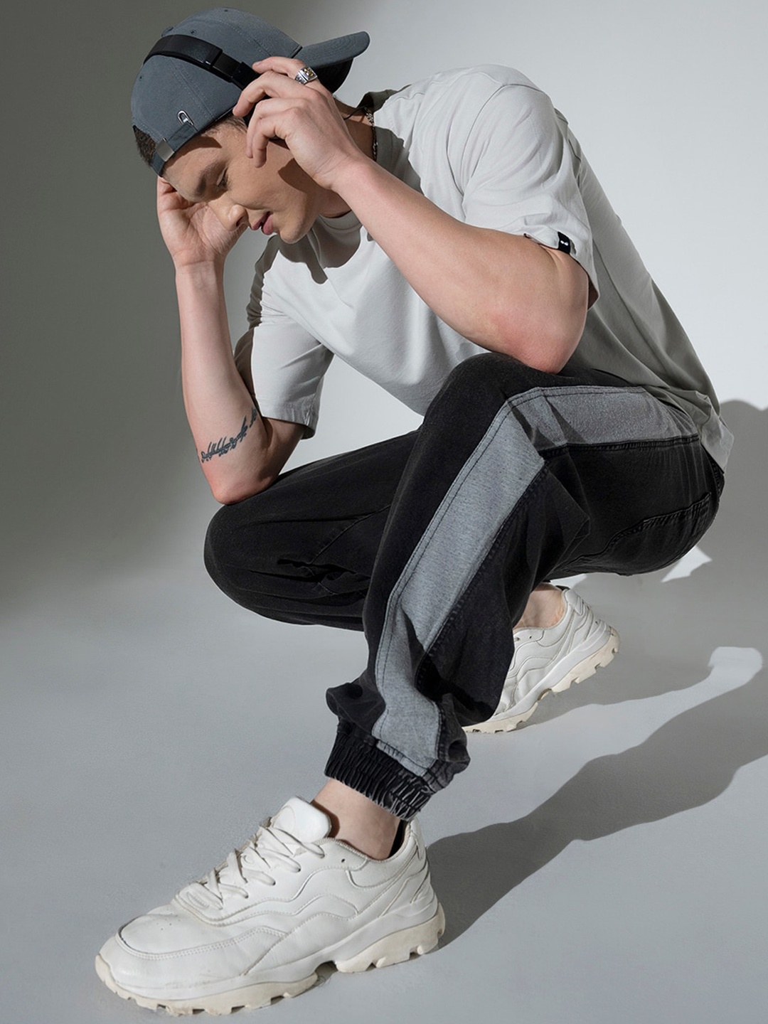 

Hubberholme Men Clean Look Relaxed Fit Stretchable Joggers, Charcoal