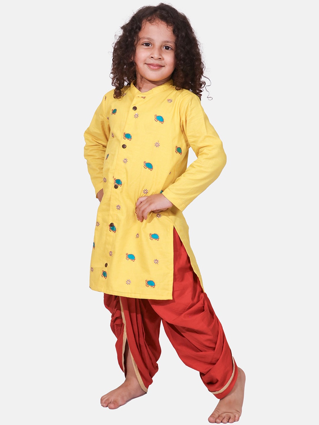 

Whistle & Hops Boys Ethnic Motifs Embroidered Thread Work Pure Cotton Kurta Set, Yellow