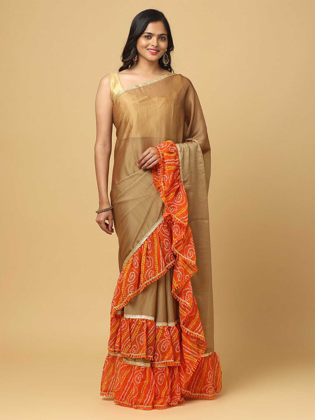 

VASTRANAND Half And Half Ruffled Saree, Orange