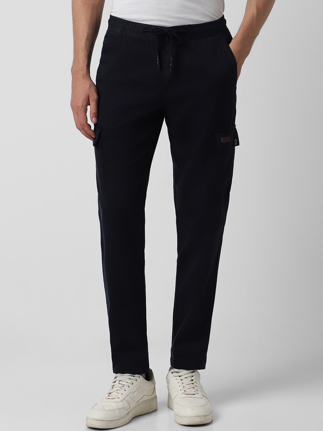 

Van Heusen Sport Men Slim Fit Mid-Rise Cotton Cargos Trousers, Black
