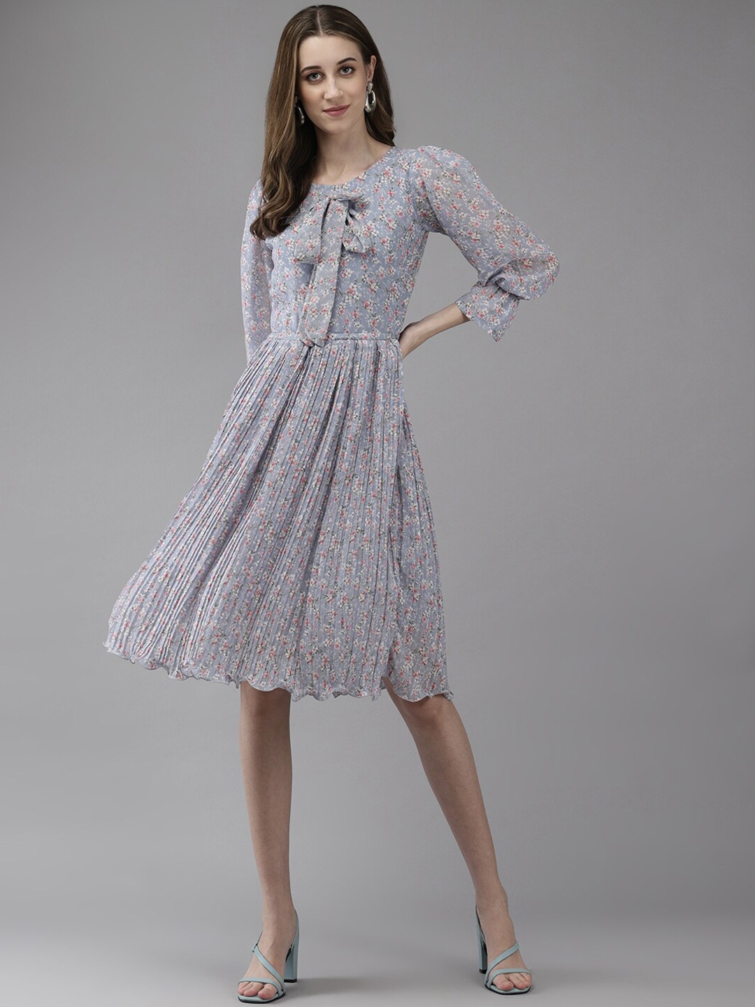 

BAESD Grey Floral Printed Puff Sleeve Georgette Fit & Flare Dress