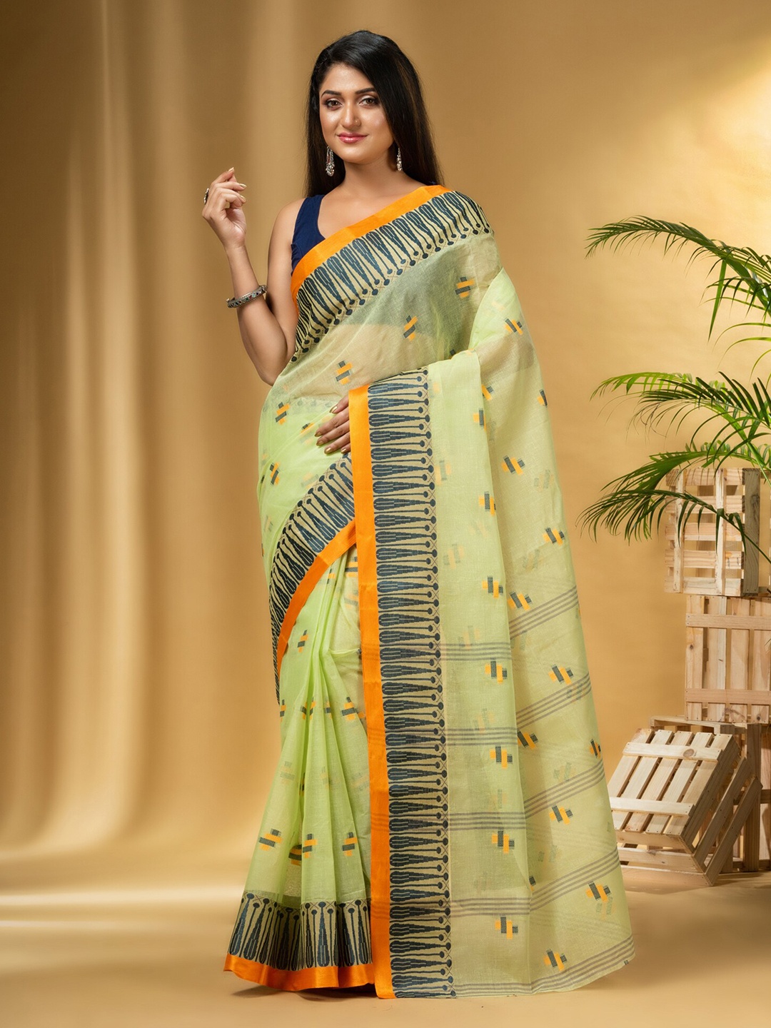 

DESH BIDESH Geometric Woven Design Pure Cotton Taant Saree, Green