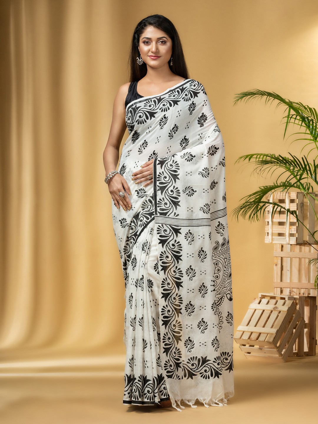 

DESH BIDESH Ethnic Motifs Printed Pure Cotton Taant Saree, White