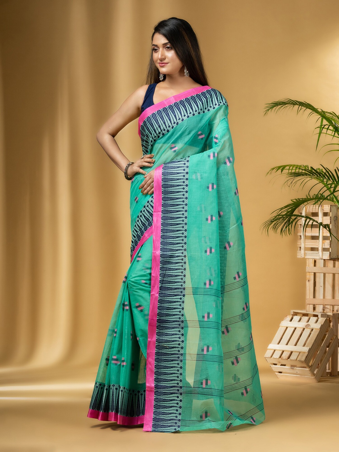 

DESH BIDESH Ethnic Motifs Woven Design Pure Cotton Taant Saree, Green