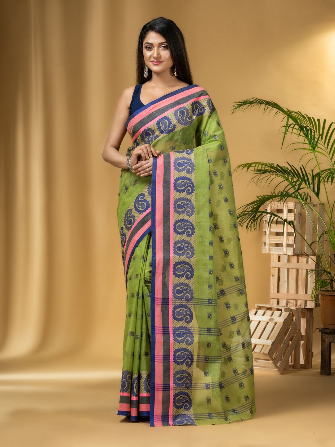 

DESH BIDESH Ethnic Motifs Woven Design Pure Cotton Taant Saree, Green