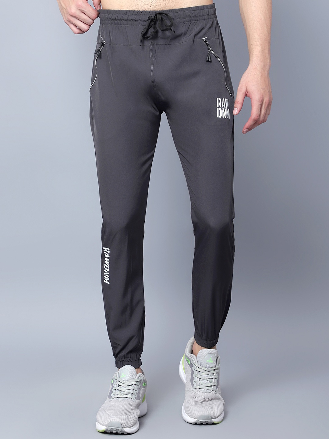 

SKY HEIGHTS Men Mid-Rise Slim-Fit Joggers, Grey