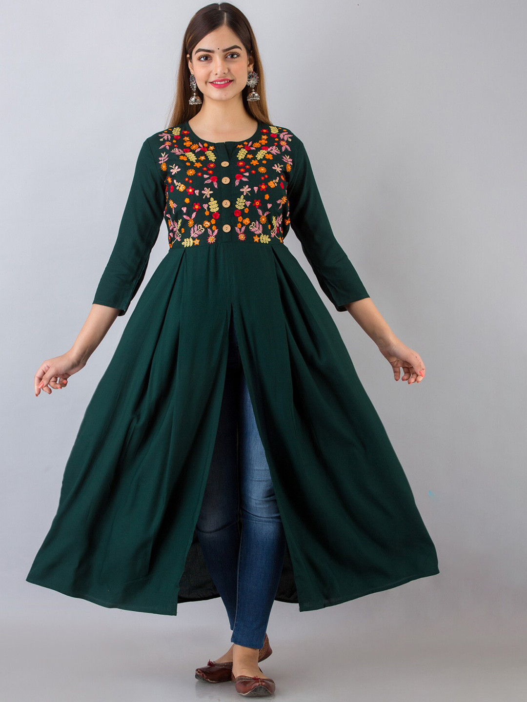 

NISHABD Floral Embroidered High-Slit Pleated A-Line Kurta, Green