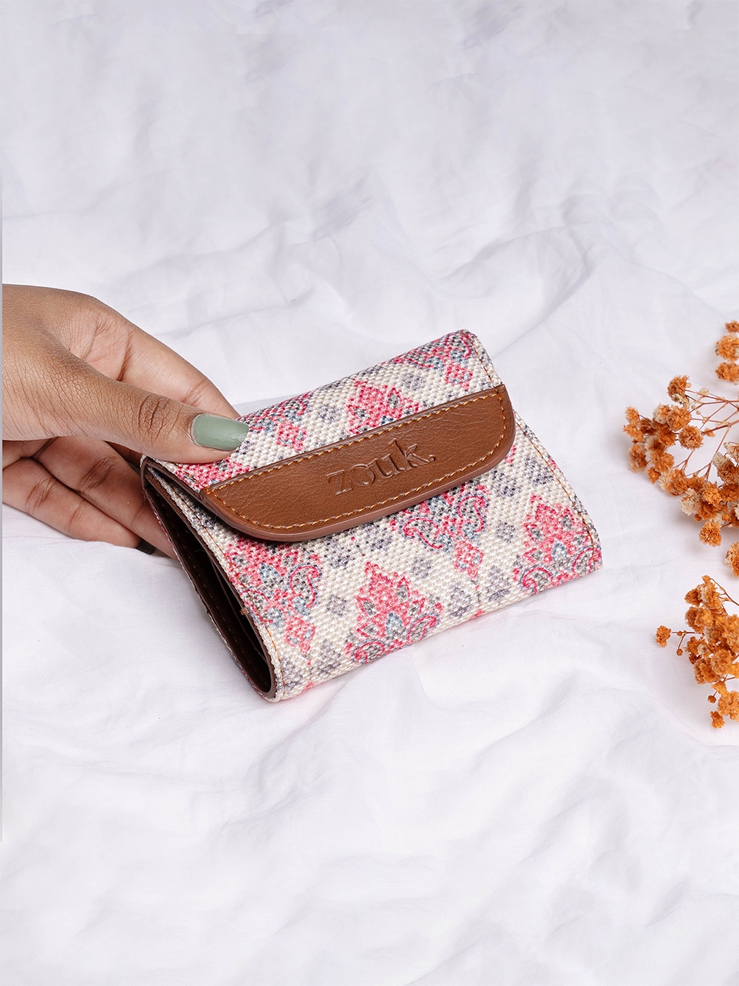 

ZOUK Women Ethnic Motifs Printed Fabric Three Fold Wallet, White