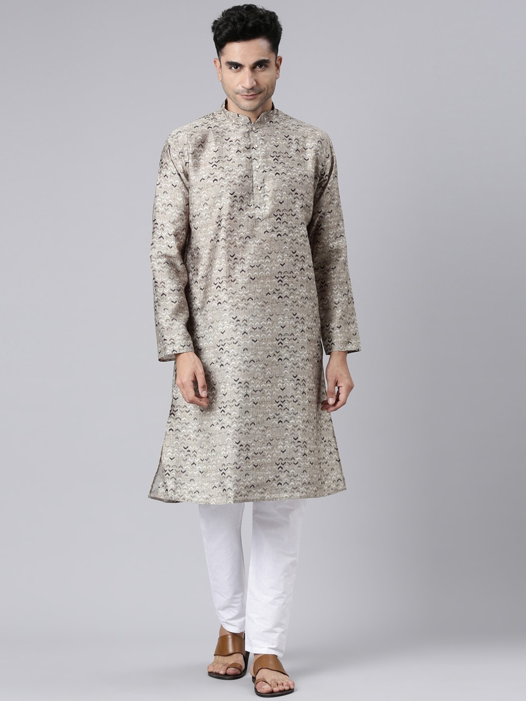 

Rishika Geometric Printed Regular Pure Cotton Kurta With Pyjamas, Grey