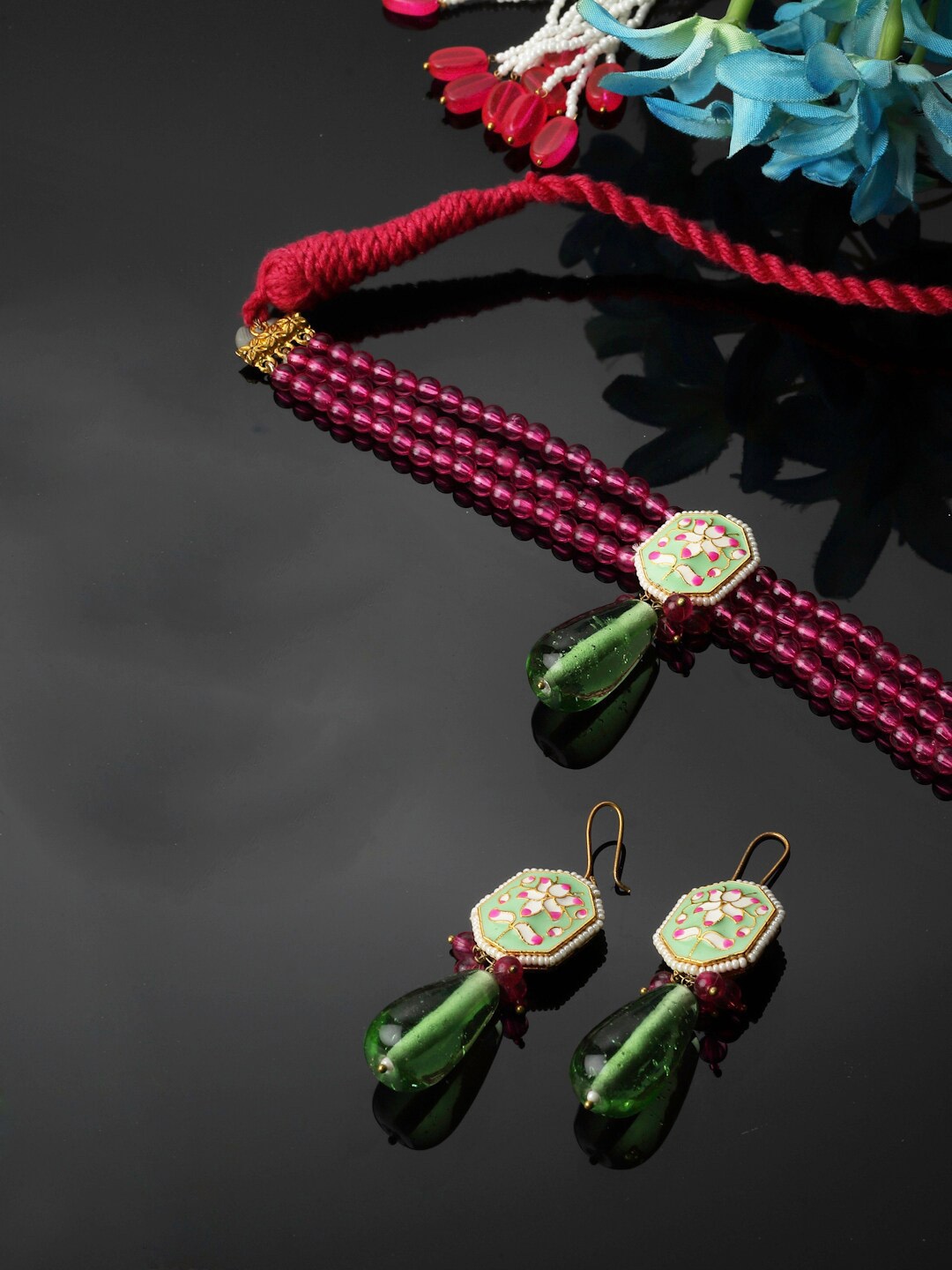 

DUGRISTYLE Gold-Plated Kundan-Studded & Beaded Jewellery Set