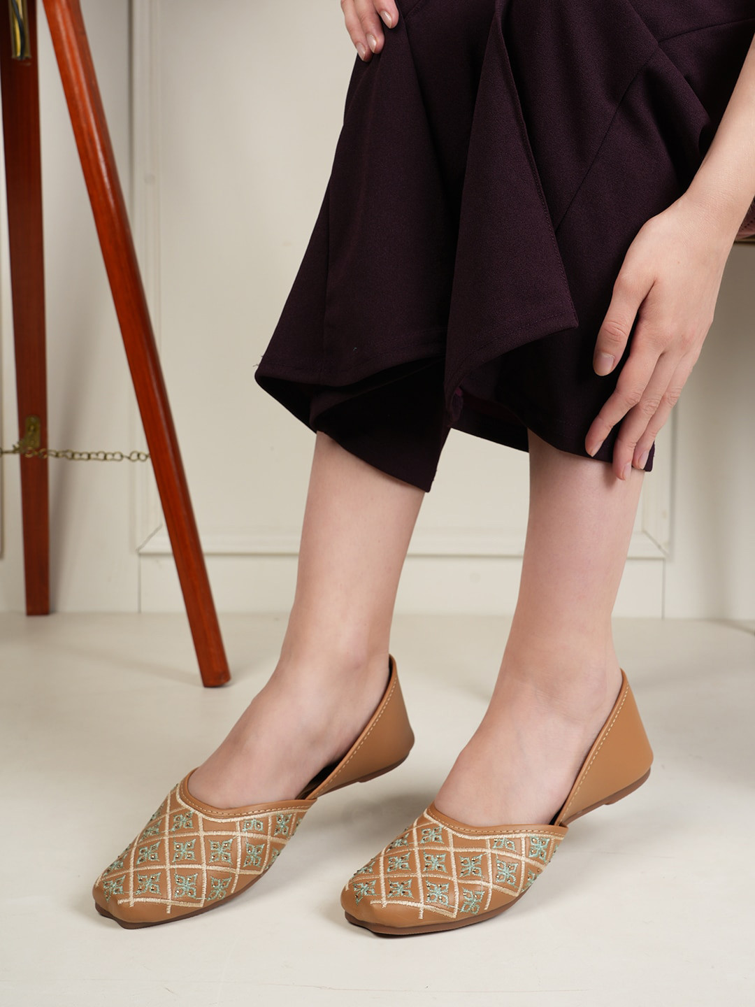 

Anouk Beige Square Toe Embroidered Mojaris