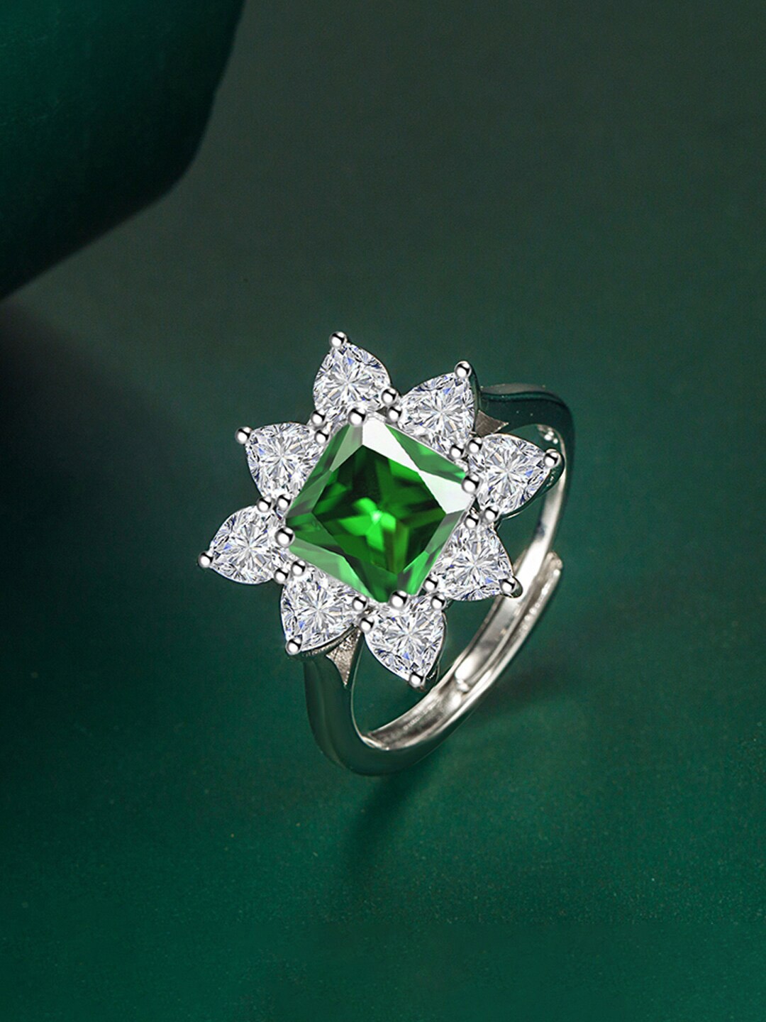 

Designs & You Silver Plated Finger Ring
