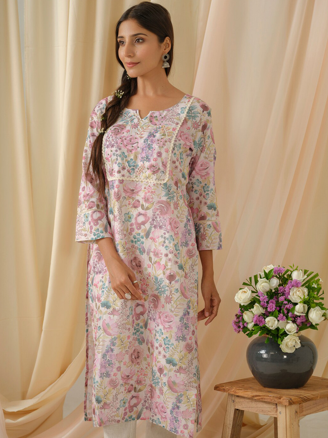 

Ishin Floral Printed Thread Work Straight Kurta, White