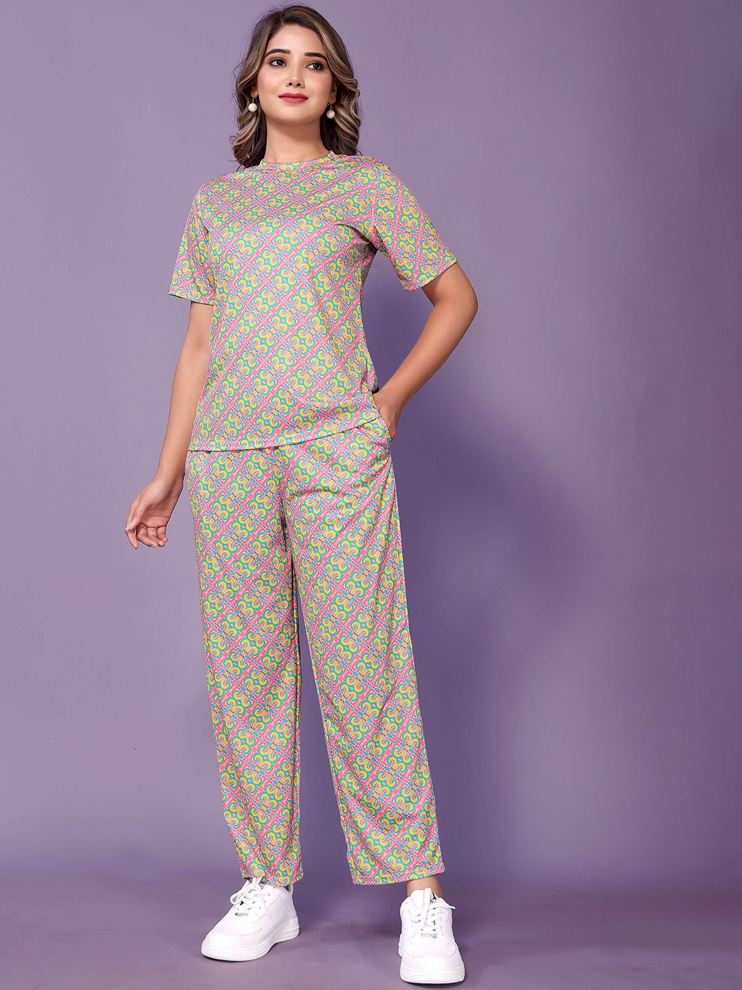 

Ekta Textiles Printed Round Neck T-shirt With Trousers, Green