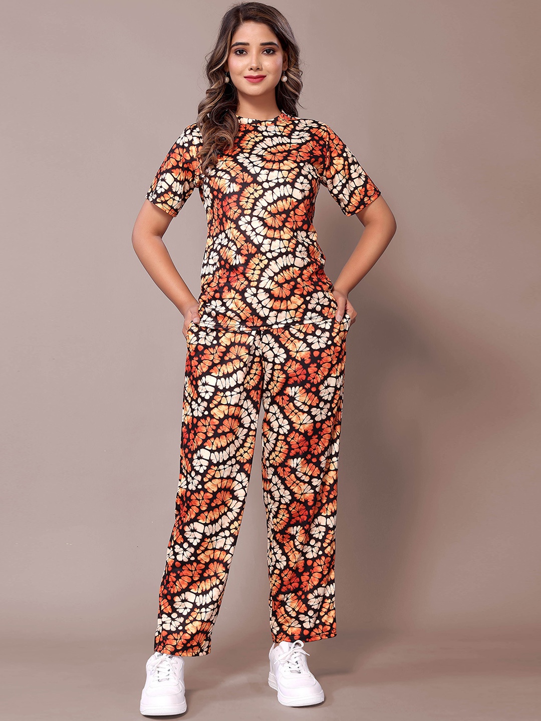 

Ekta Textiles Abstract Printed T-shirt With Trousers, Black