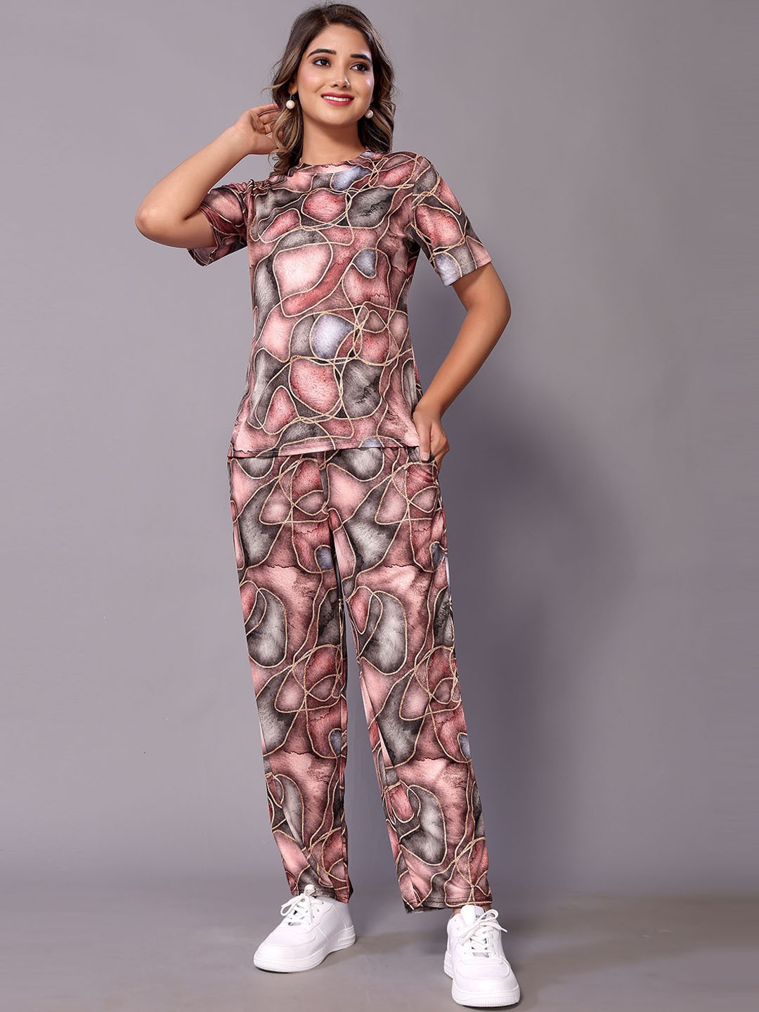 

Ekta Textiles Abstract Printed T-shirt With Trousers, Black