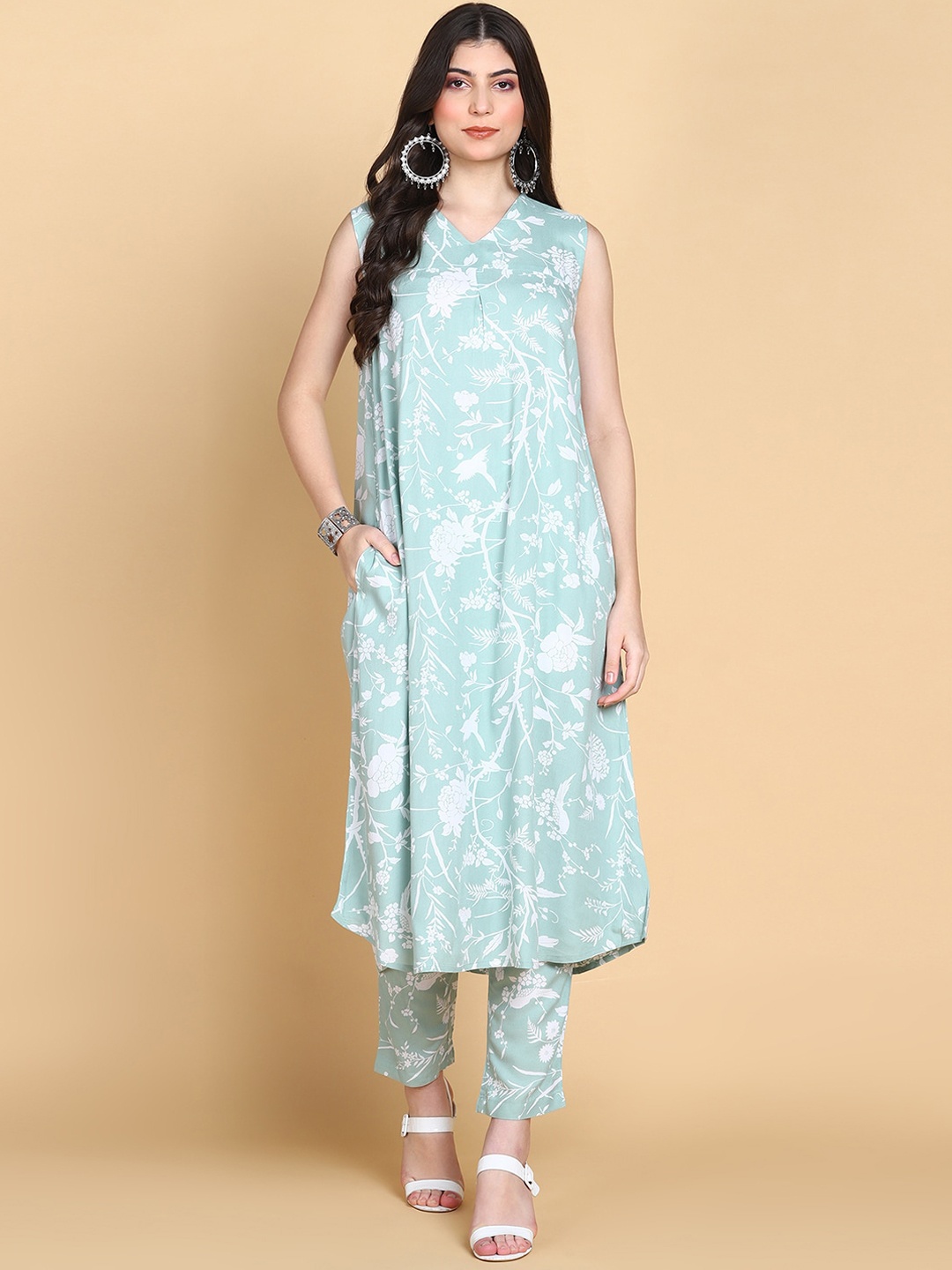 

HERE&NOW Floral Printed V-Neck A-Line Kurta with Trousers, Green