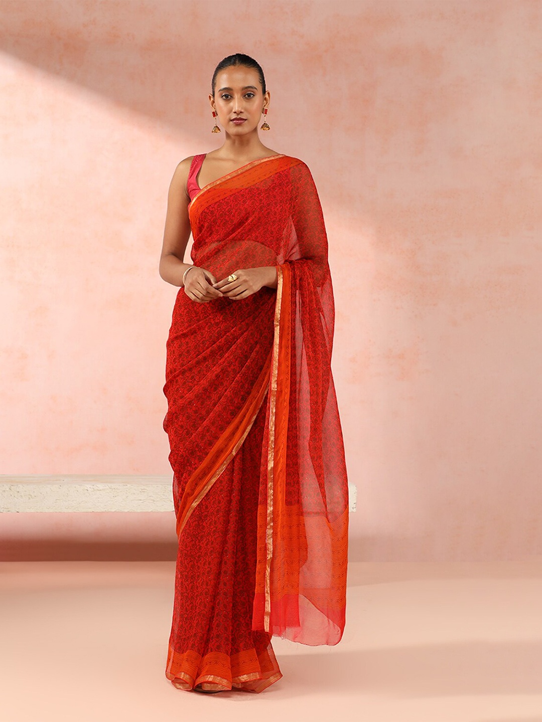 

Taneira Floral Printed Zari Saree, Red