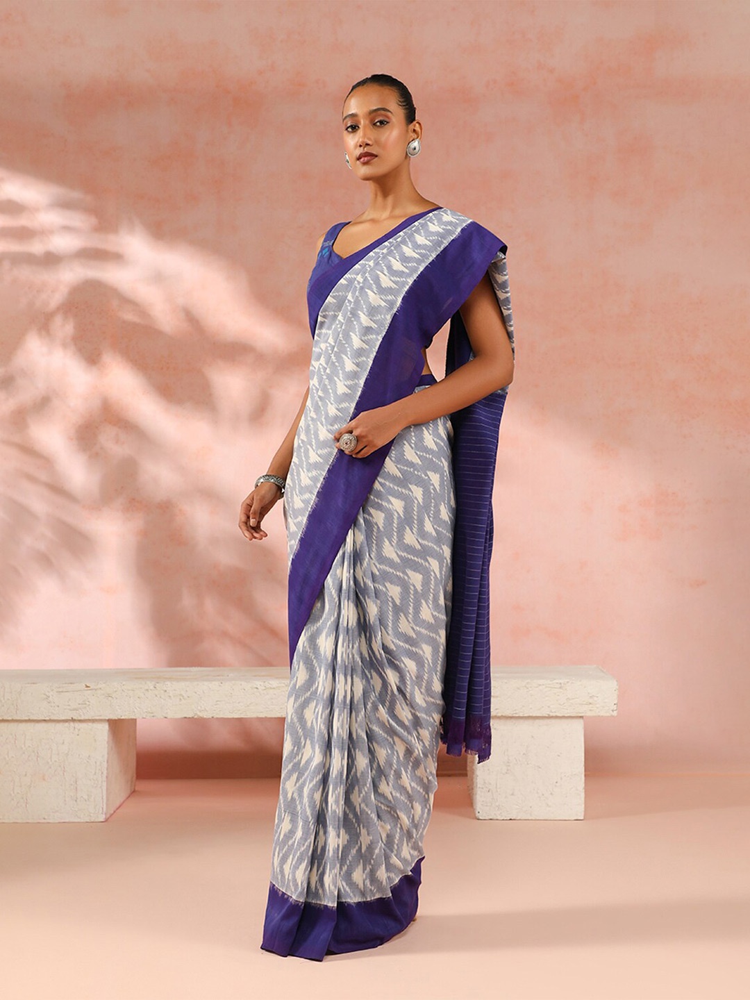 

Taneira Ethnic Motifs Printed Pure Cotton Ikat Saree, Blue