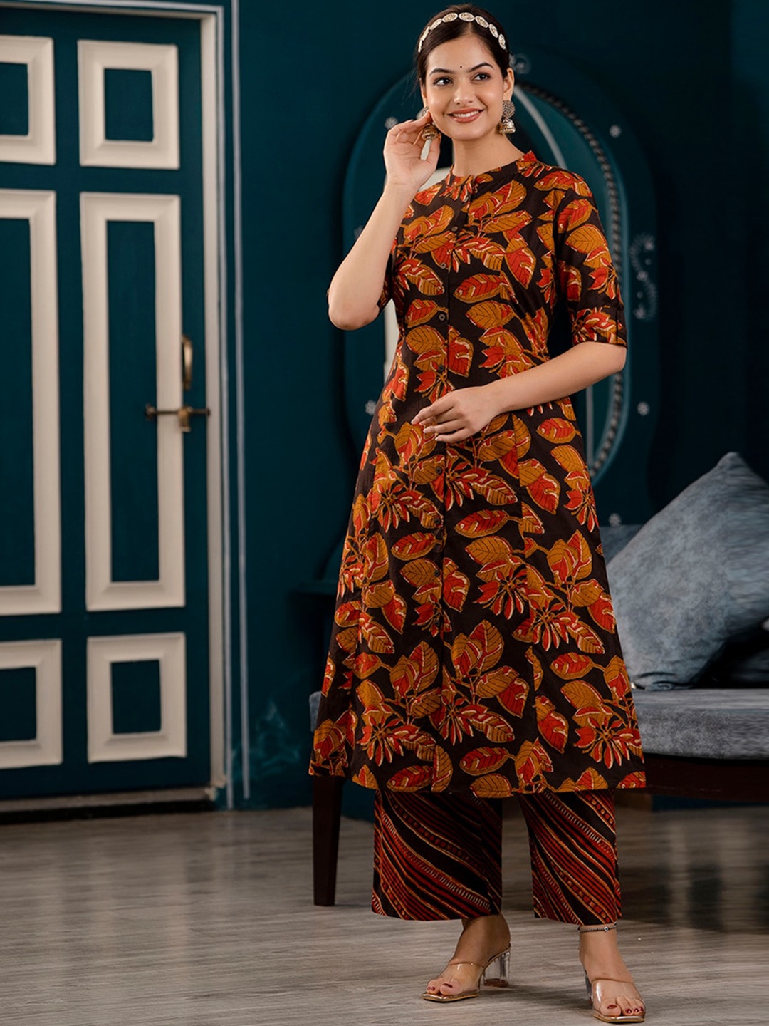 

PIROH Women Floral Printed A-Line Regular Pure Cotton Kurta with Palazzos, Black