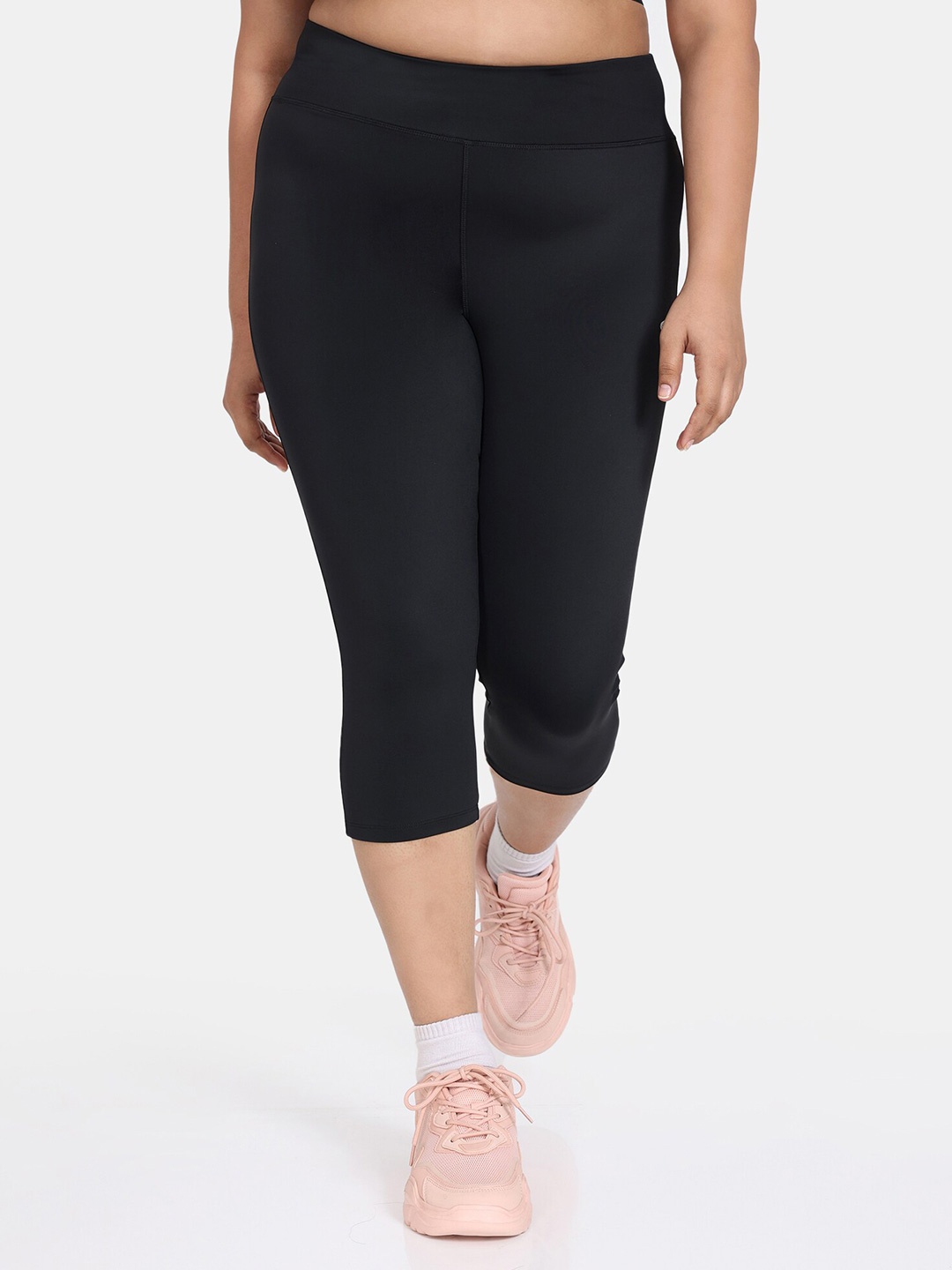 

Zelocity by Zivame Mid Rise Skinny Fit Capris, Black