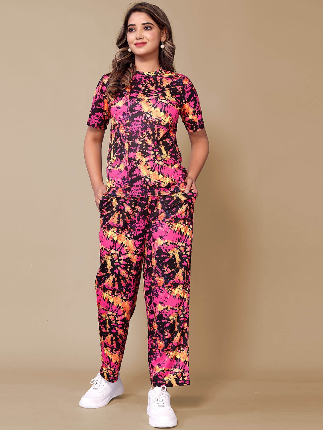

Ekta Textiles Abstract Printed T-shirt With Trousers, Black