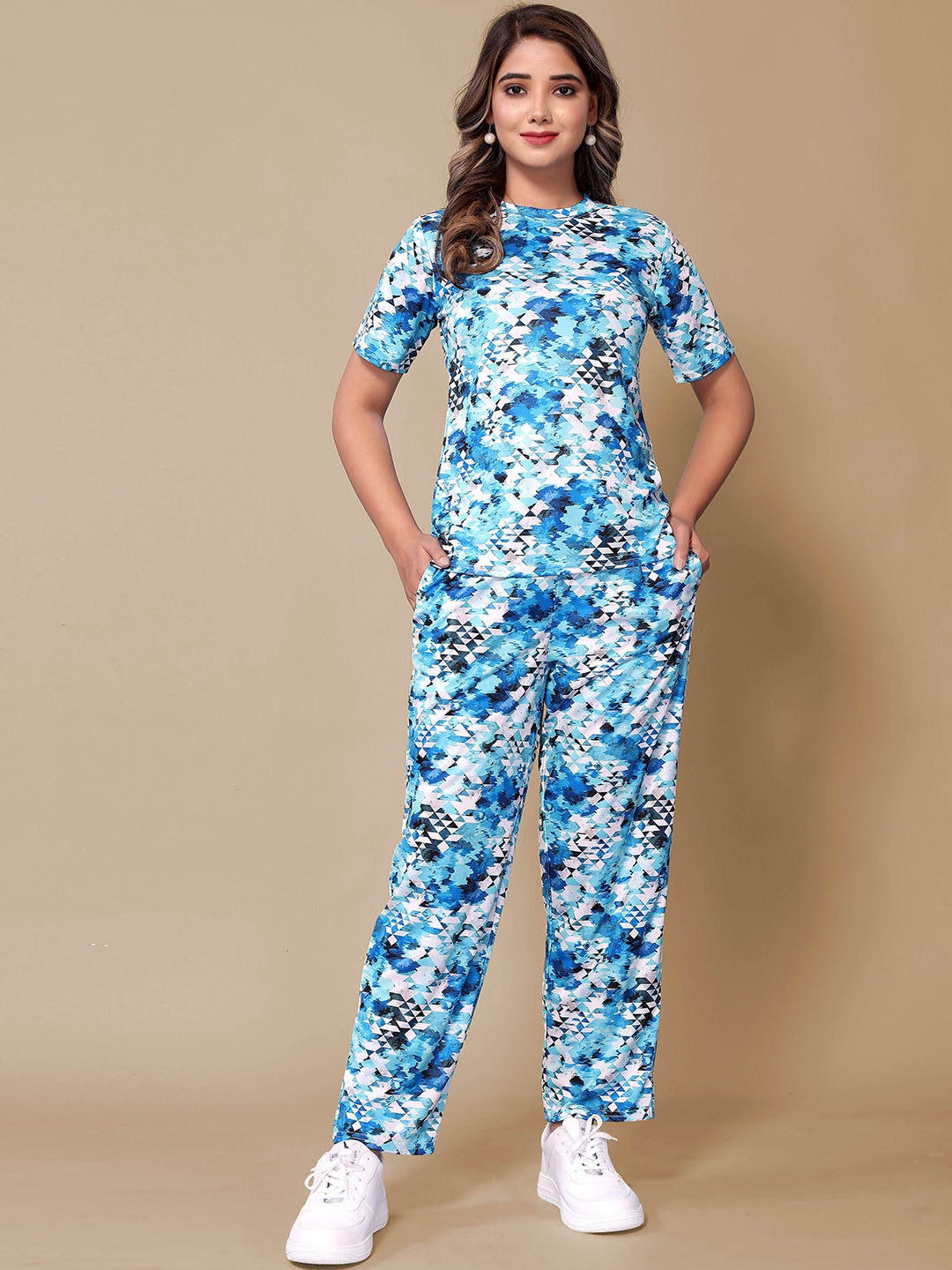 

Ekta Textiles Abstract Printed T-shirt With Trousers, Blue