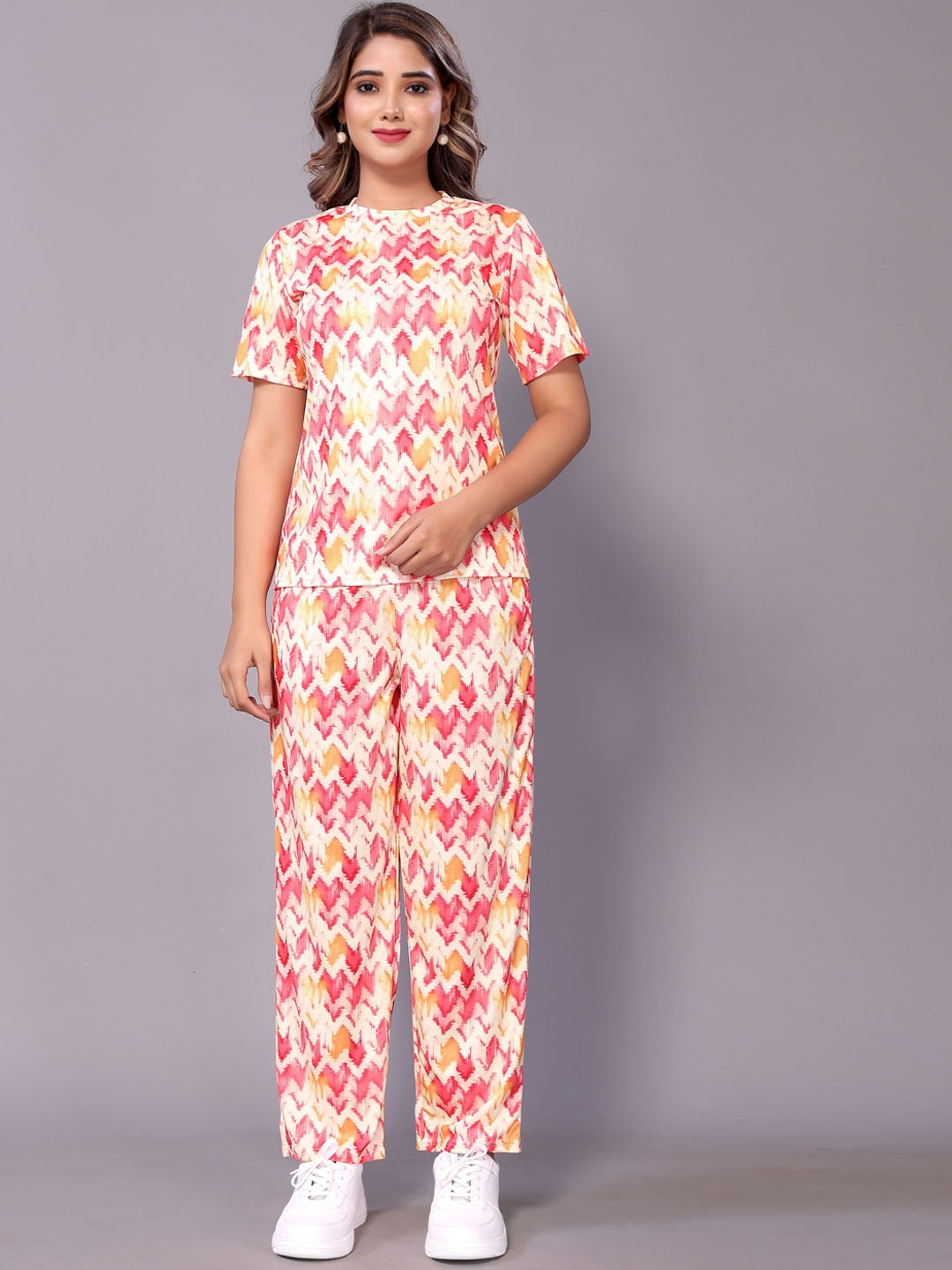 

Ekta Textiles Abstract Printed T-shirt With Trousers, White