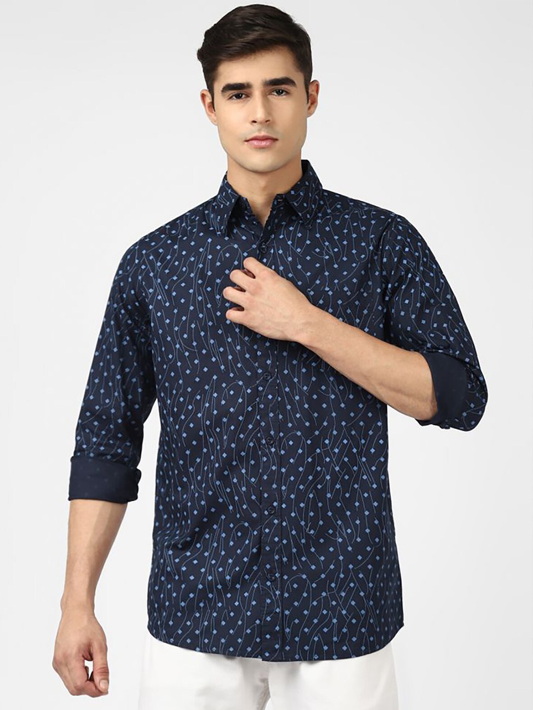 

UrbanMark Standard Fit Geometric Printed Pure Cotton Casual Shirt, Navy blue