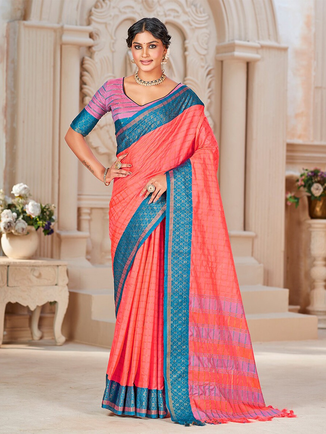 

Mitera Checked Zari Pure Silk Banarasi Saree, Peach