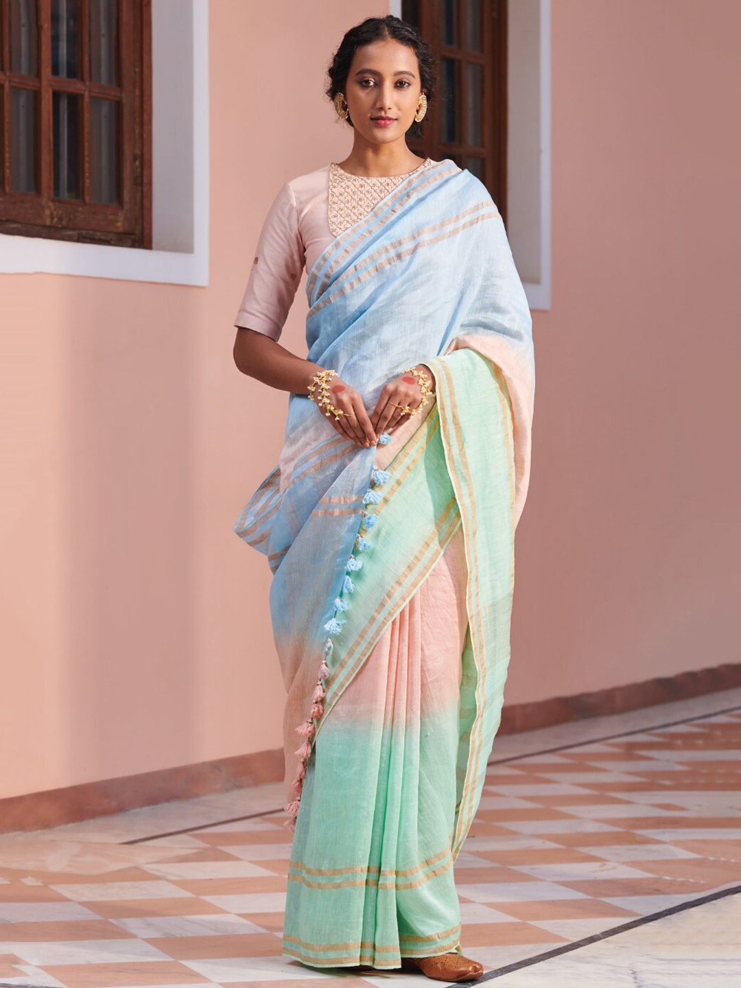 

Dressfolk Colourblocked Zari Detailed Saree, Peach