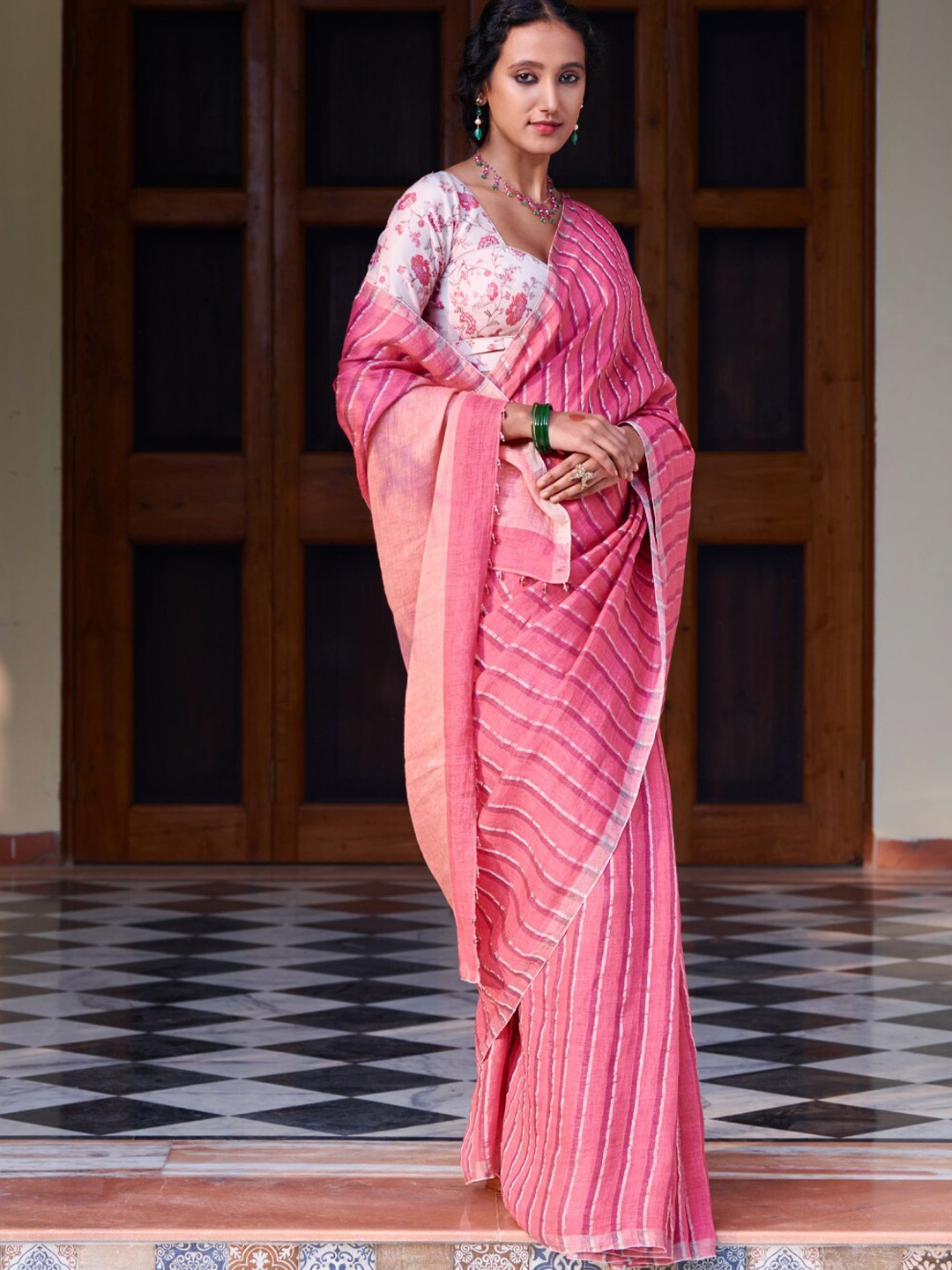 

Dressfolk Striped Pure Linen Saree, Pink