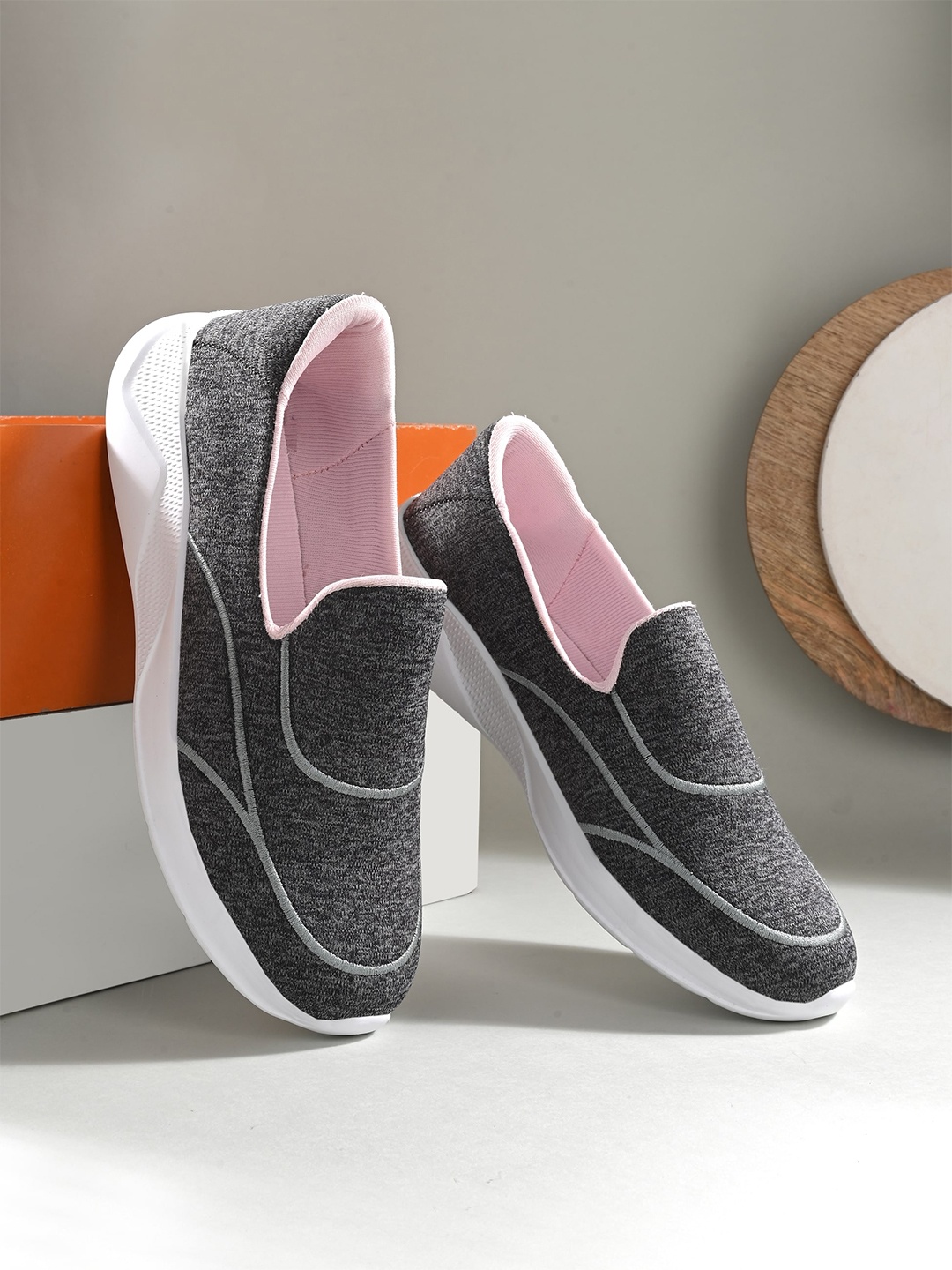 

HRX by Hrithik Roshan Women Grey & White AIR COMFORT Walking Shoes