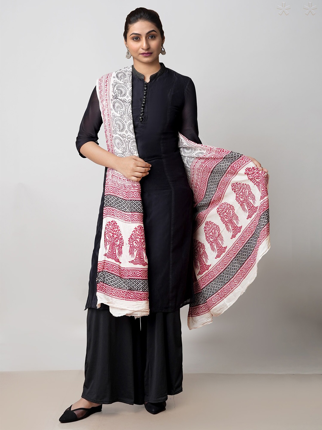 

Unnati Silks Ethnic Motifs Printed Dupatta, Beige