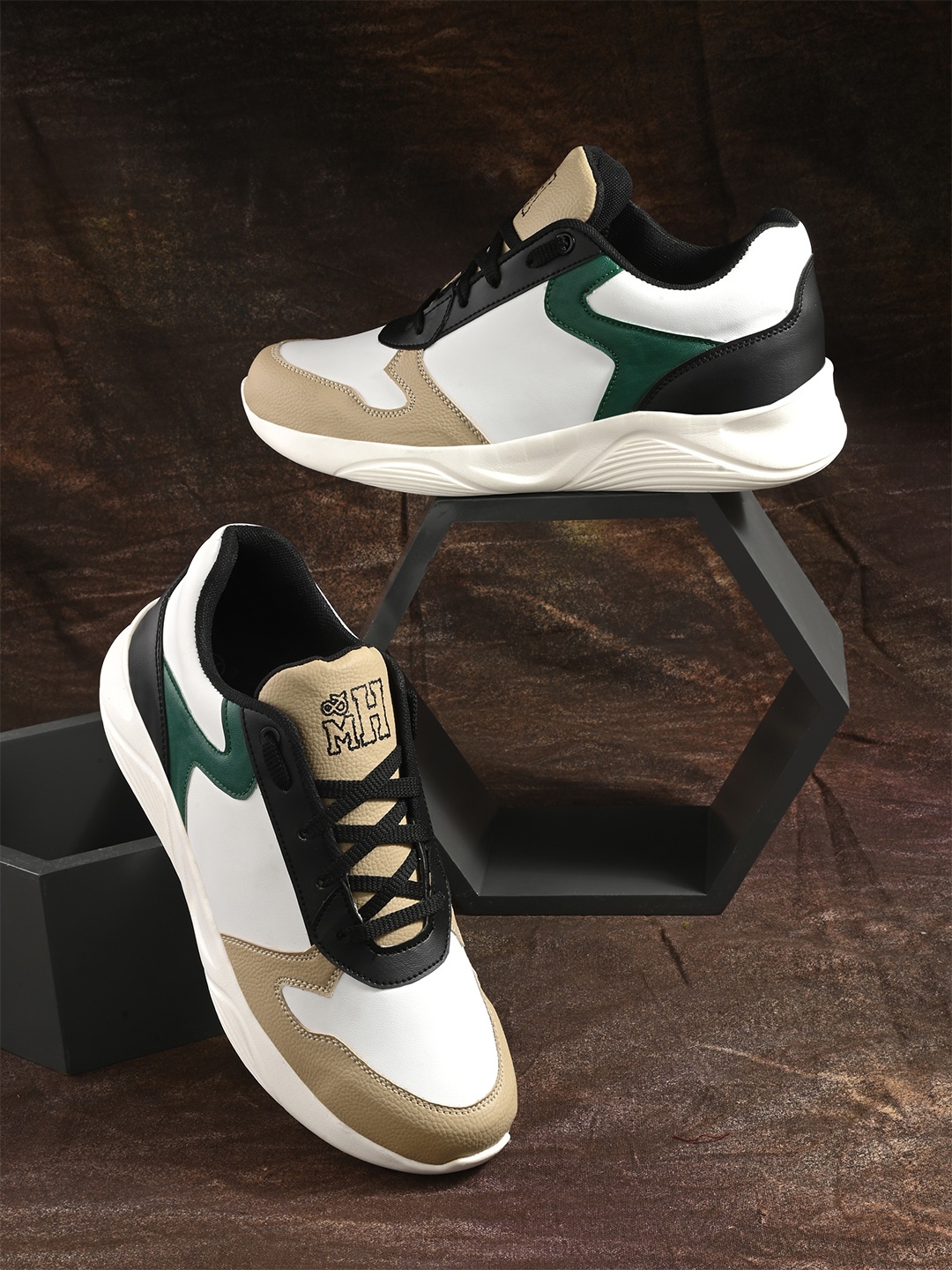 

Mast & Harbour Men White & Beige Colourblocked Lightweight Sneakers