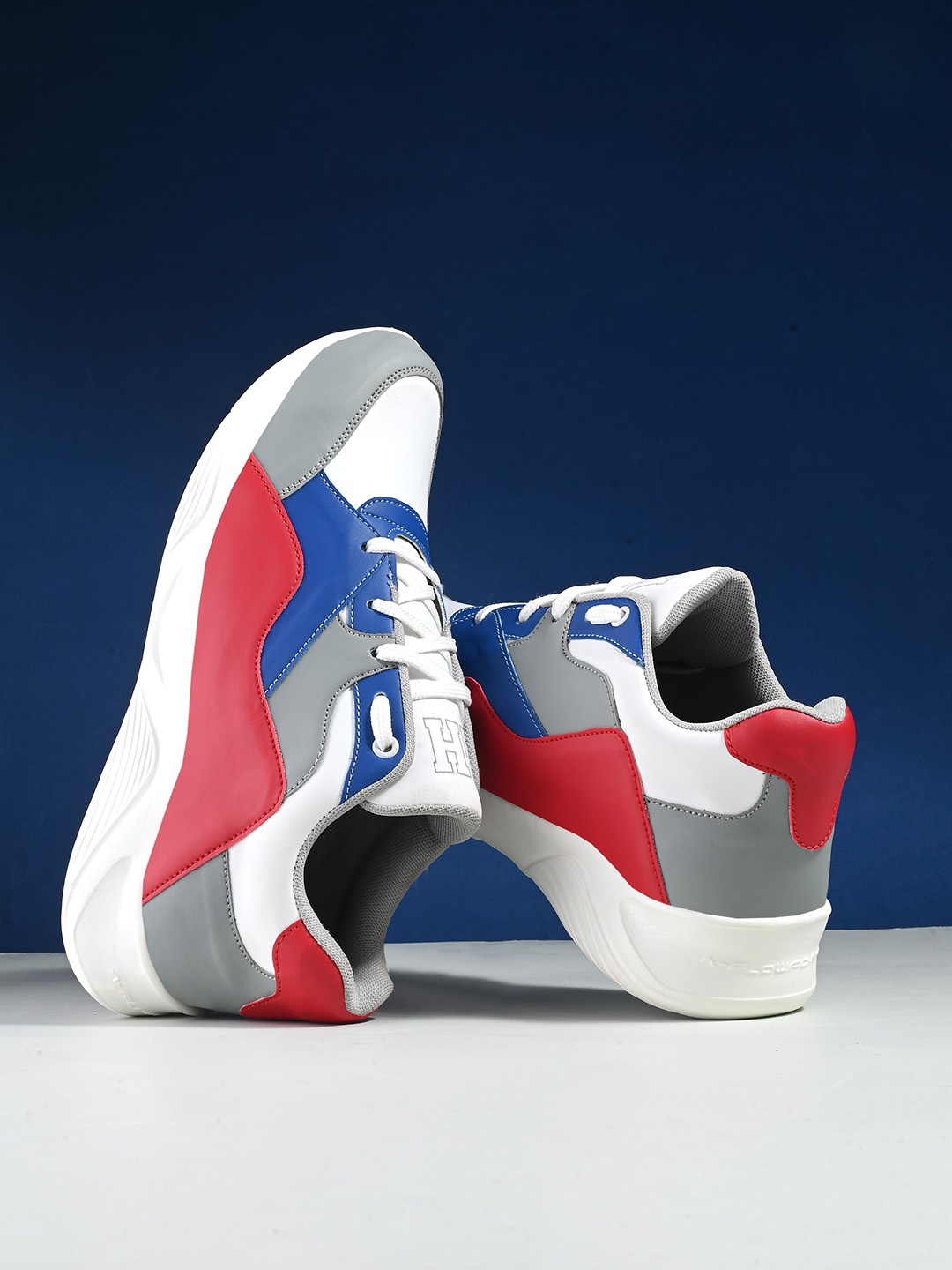 

Mast & Harbour Men Grey & White Colourblocked Lightweight Sneakers